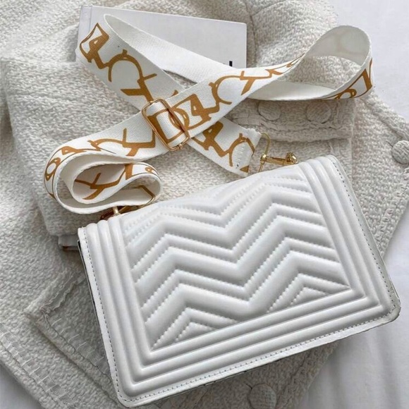 White Mini Chevron Chain Decor Square Purse Crossbody Bag Sz Small NWOT - Picture 2 of 7